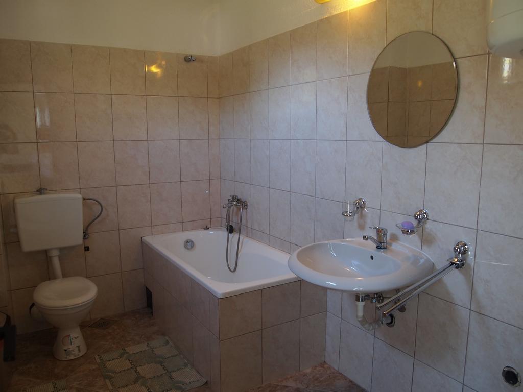 Guesthouse Mirkovic プルジネ エクステリア 写真